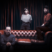 Chvrches - List pictures