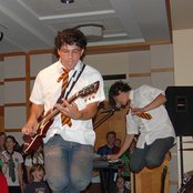 Harry And The Potters - List pictures