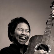 Sandhy Sondoro - List pictures