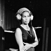 Judy Mowatt - List pictures