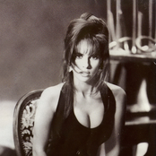 Easton Sheena - List pictures