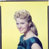 Connie Stevens - List pictures
