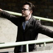 Tom Vek - List pictures