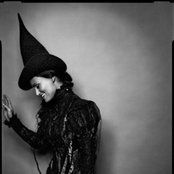 Idina Menzel - List pictures