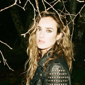 Jess Mills - List pictures