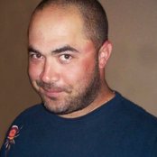 Aaron Lewis - List pictures