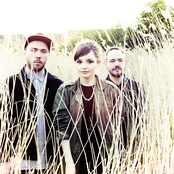 Chvrches - List pictures