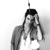 Samuel Larsen - List pictures