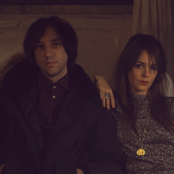 Hundred In The Hands - List pictures