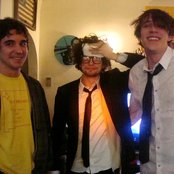 100 Monkeys - List pictures