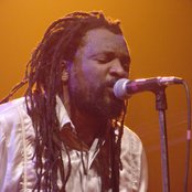 Lucky Dube - List pictures