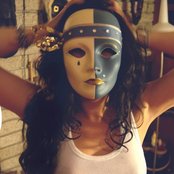 Alex Winston - List pictures