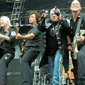 Accept - List pictures