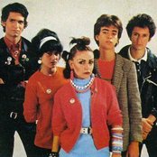 Alaska Y Los Pegamoides - List pictures