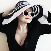 Yoko Ono - List pictures