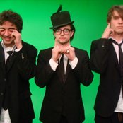 100 Monkeys - List pictures