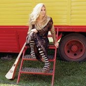 Lisa Miskovsky - List pictures