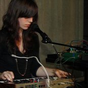 Julia Holter - List pictures