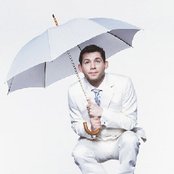 Lee Evans - List pictures