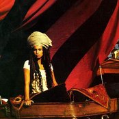 Neneh Cherry - List pictures