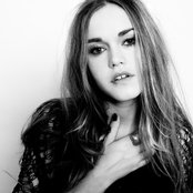 Amanda Mair - List pictures