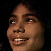 Nneka - List pictures