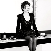 Yoko Ono - List pictures