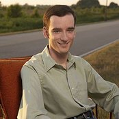 Bradley Walker - List pictures