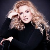 Lian Ross - List pictures