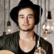 Tiago Iorc - List pictures