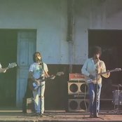 Boogarins - List pictures