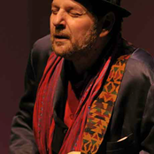 Ronnie Earl - List pictures