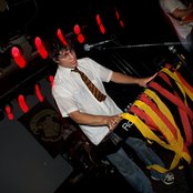 Harry And The Potters - List pictures