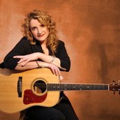 Claire Lynch - List pictures