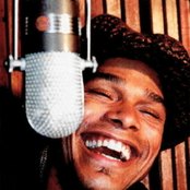 Maxwell - List pictures