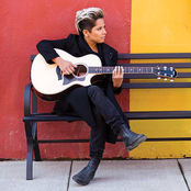 Vicci Martinez - List pictures