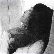 Yoko Ono - List pictures