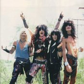 Motley Crue - List pictures