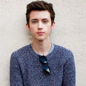 Troye Sivan - List pictures