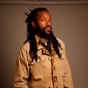 Junior Kelly - List pictures