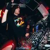 Virtual Riot - List pictures