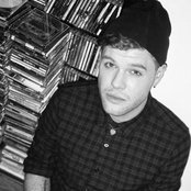 Daniel Merriweather - List pictures