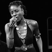 Jah9 - List pictures