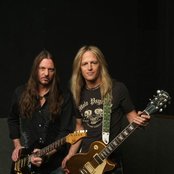 Whitesnake - List pictures