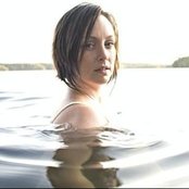 Tara Maclean - List pictures