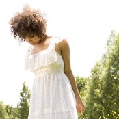 Andreya Triana - List pictures