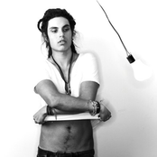 Samuel Larsen - List pictures