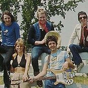 Paul Mccartney & Wings - List pictures