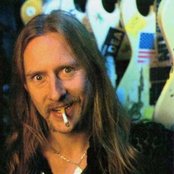 Jerry Cantrell - List pictures