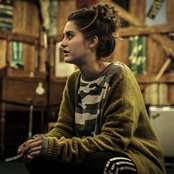 Moxie Raia - List pictures